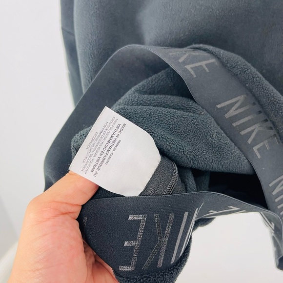 NIKE Black Polar Fleece Crop Side Zipper Pullover Crop Sweatshirt - Picture 6 of 8